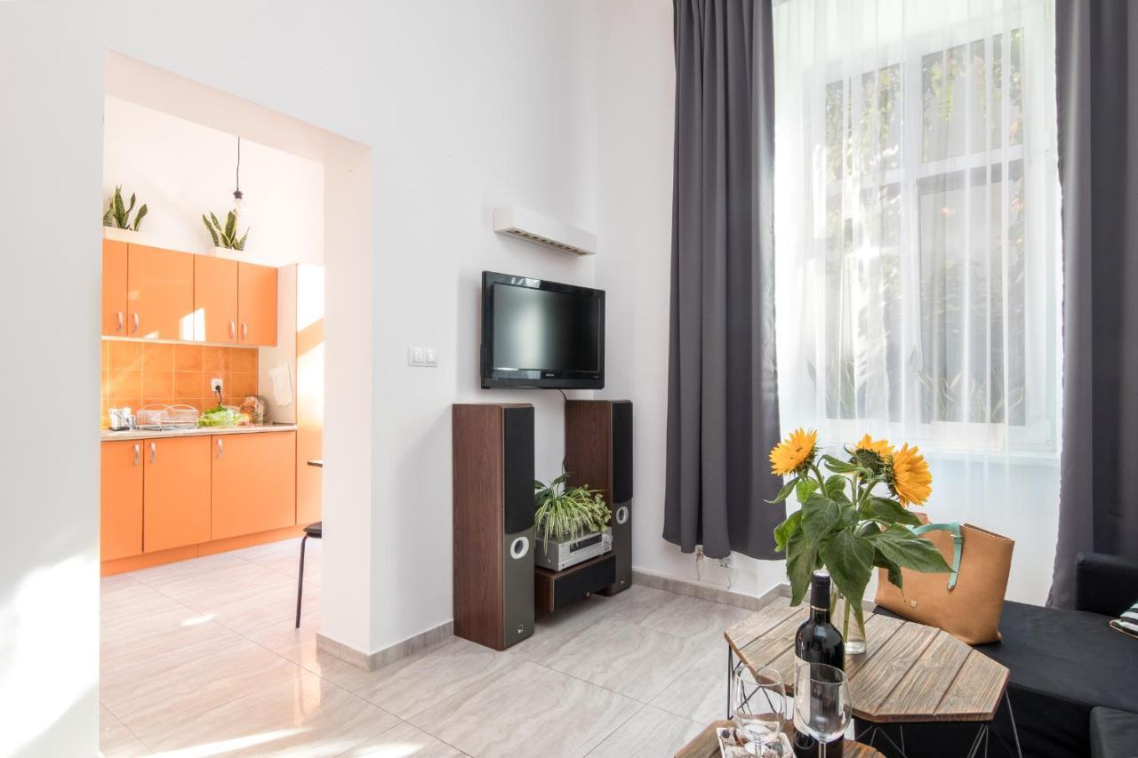 Cracow Best Location Apartment With Garden By Cozyplace Krakow Luaran gambar
