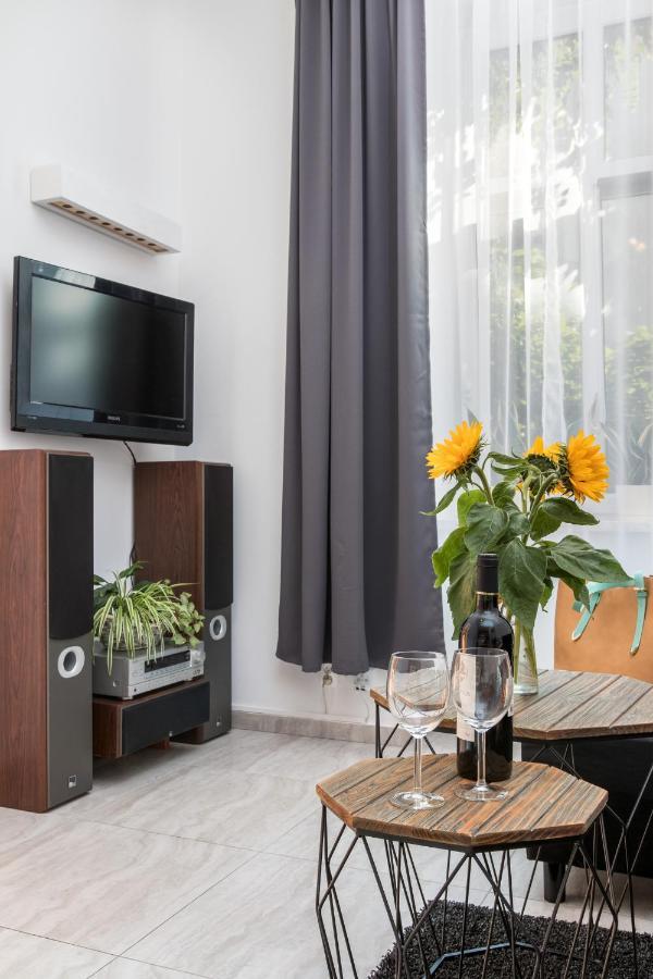 Cracow Best Location Apartment With Garden By Cozyplace Krakow Luaran gambar