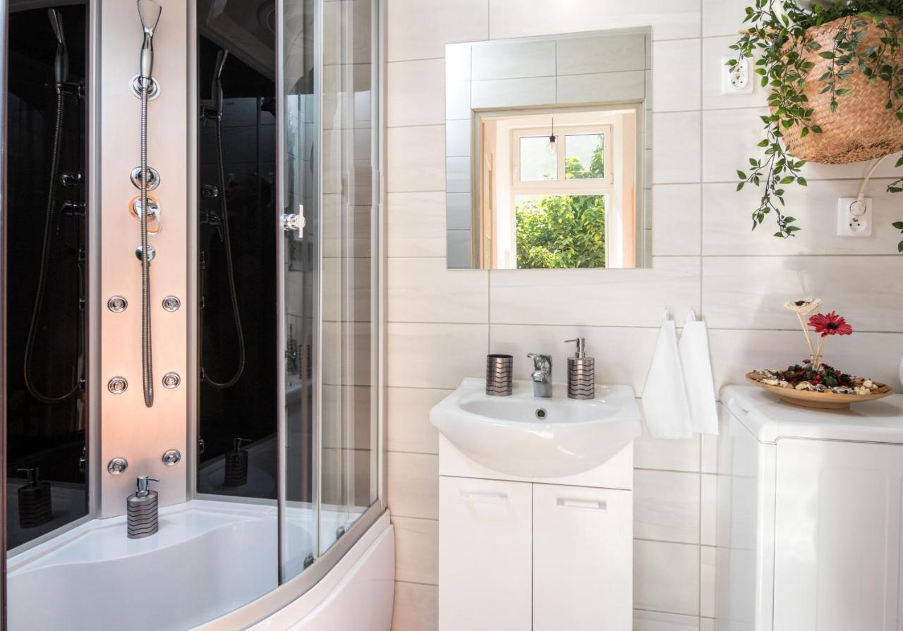 Cracow Best Location Apartment With Garden By Cozyplace Krakow Luaran gambar